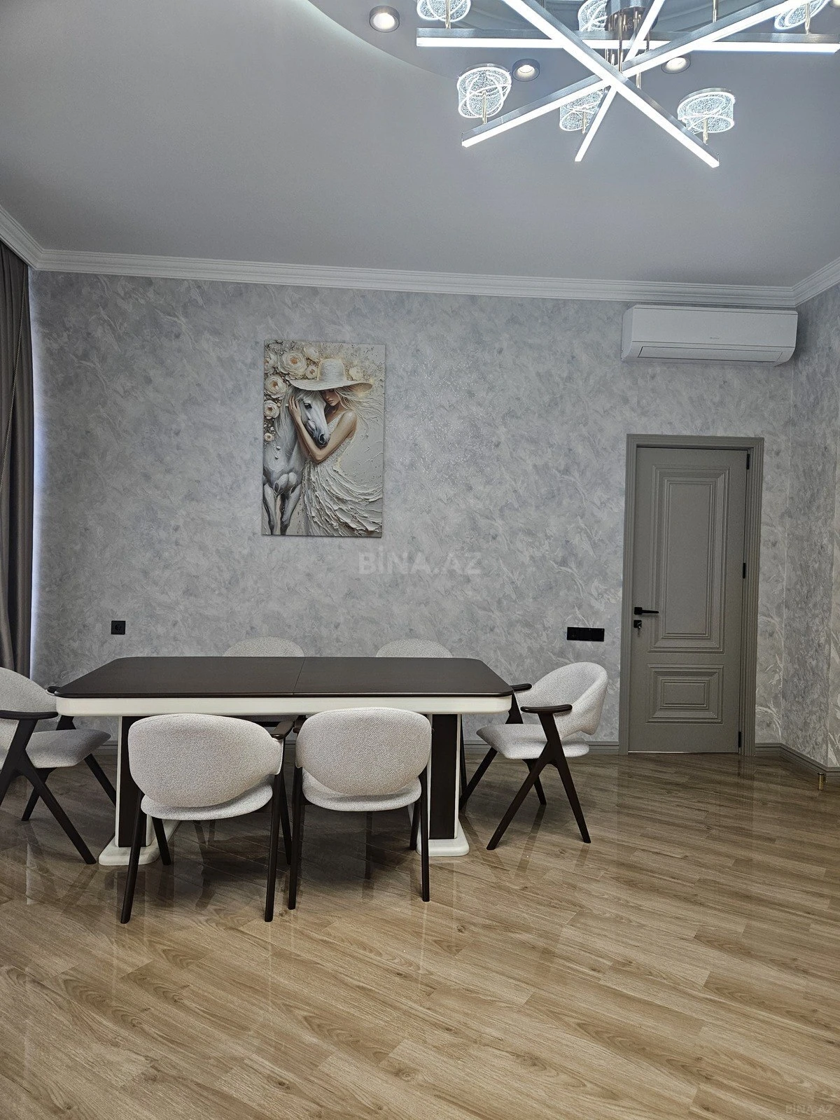 Kirayə verilir 3 otaqlı mənzil 140 m²