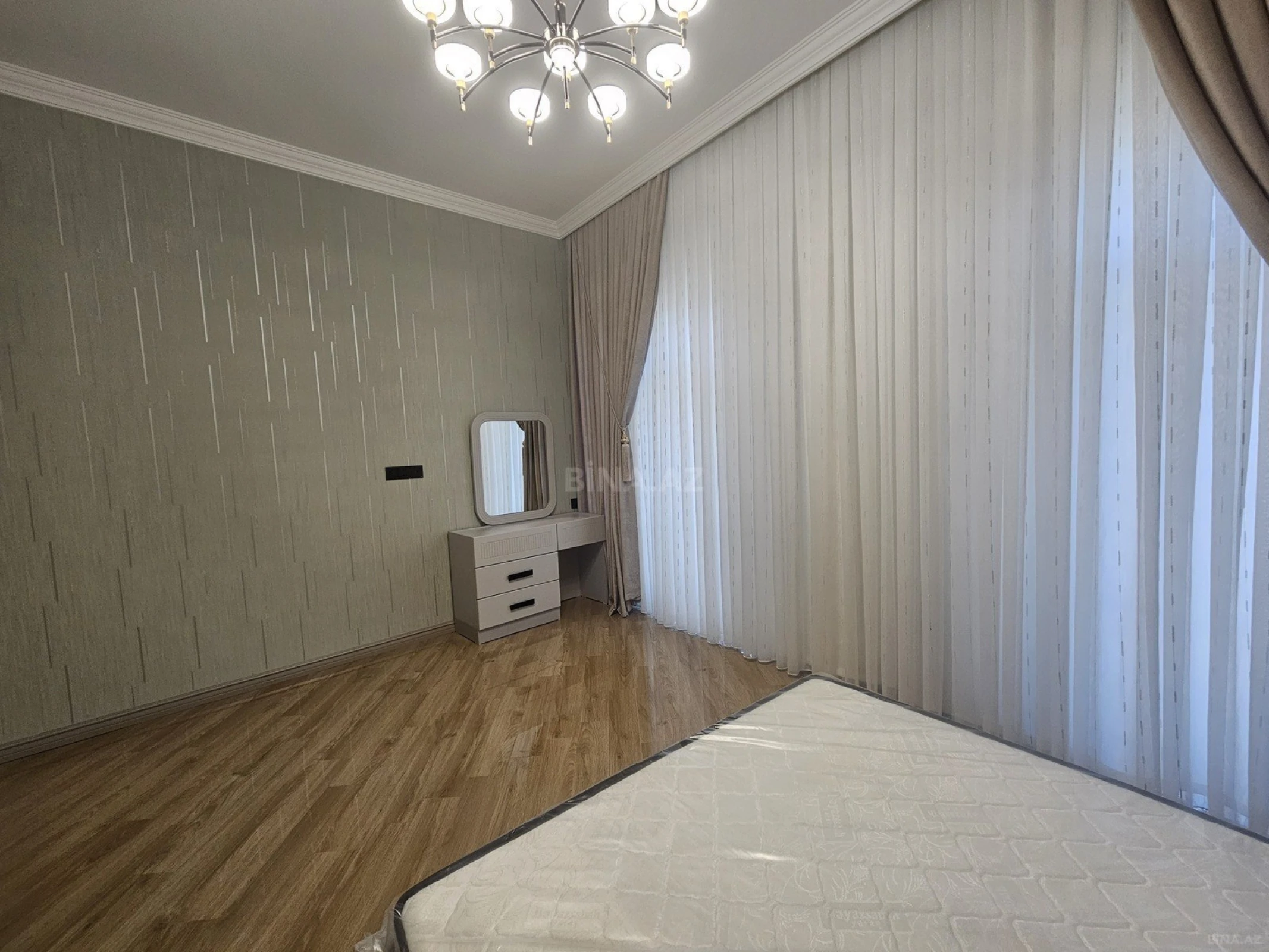 Kirayə verilir 3 otaqlı mənzil 140 m²