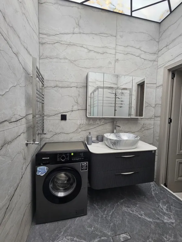 Kirayə verilir 3 otaqlı mənzil 140 m²