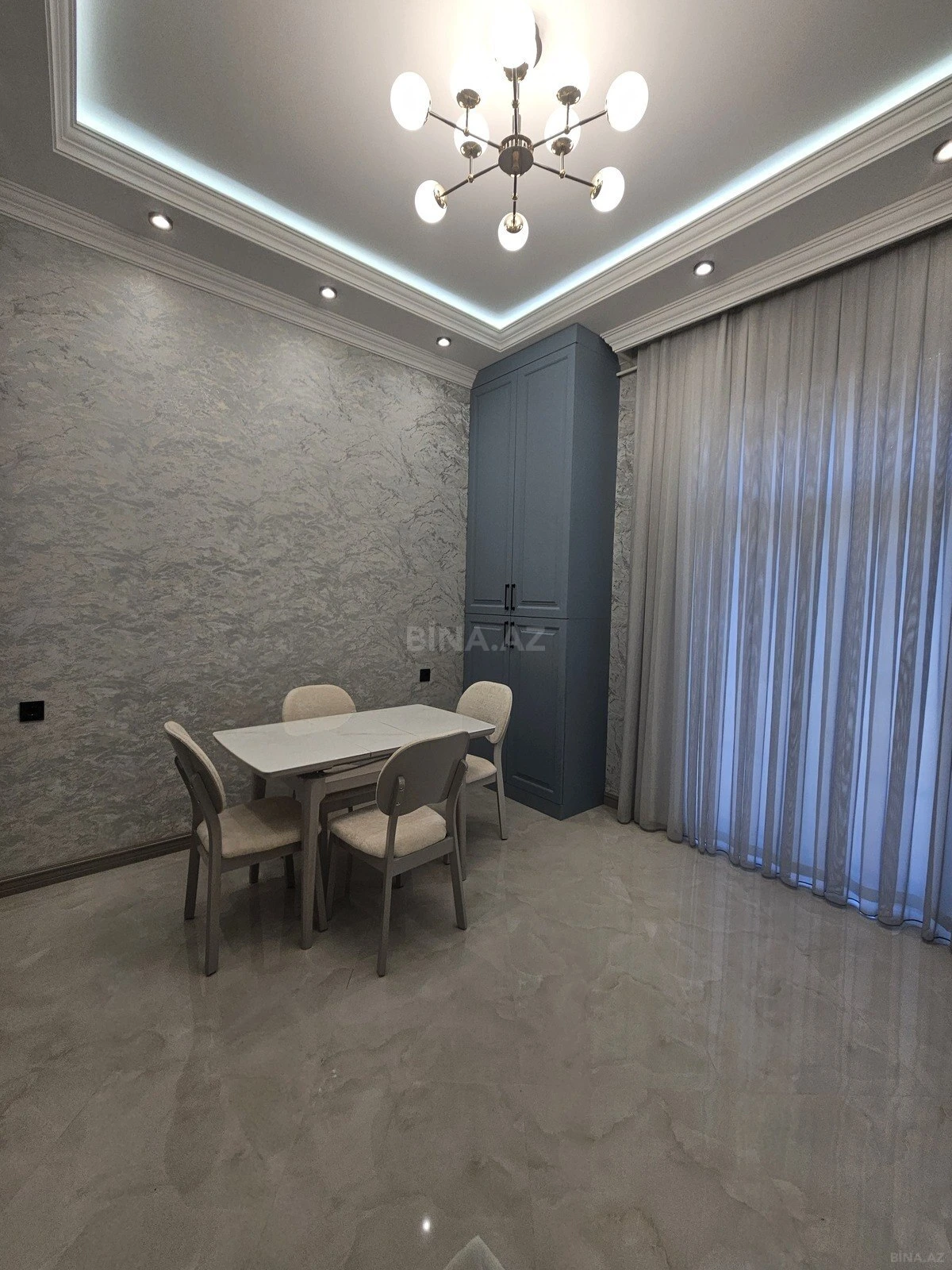 Kirayə verilir 3 otaqlı mənzil 140 m²