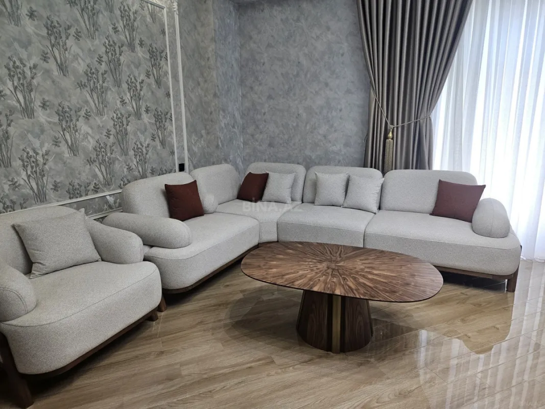 Kirayə verilir 3 otaqlı mənzil 140 m²