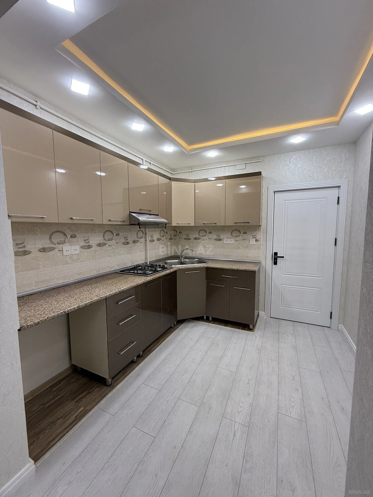 Satılır 2 otaqlı mənzil 68 m²