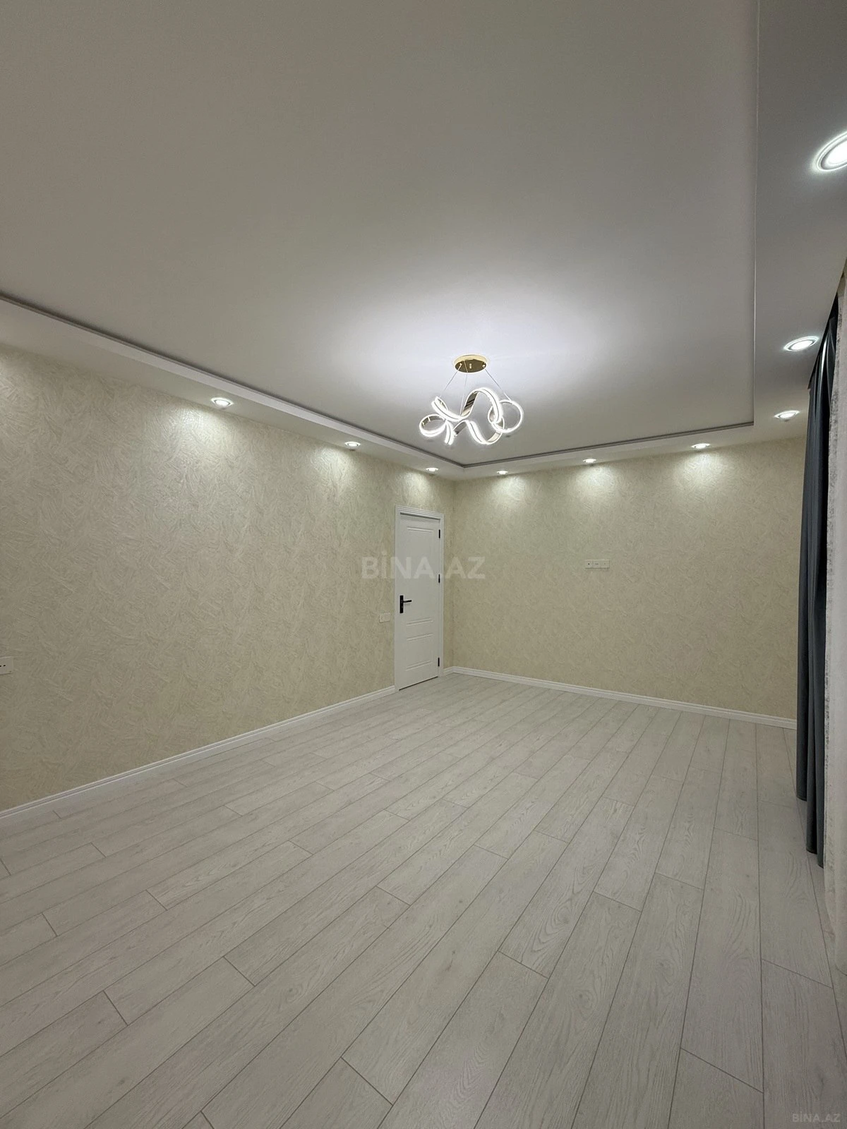 Satılır 2 otaqlı mənzil 68 m²