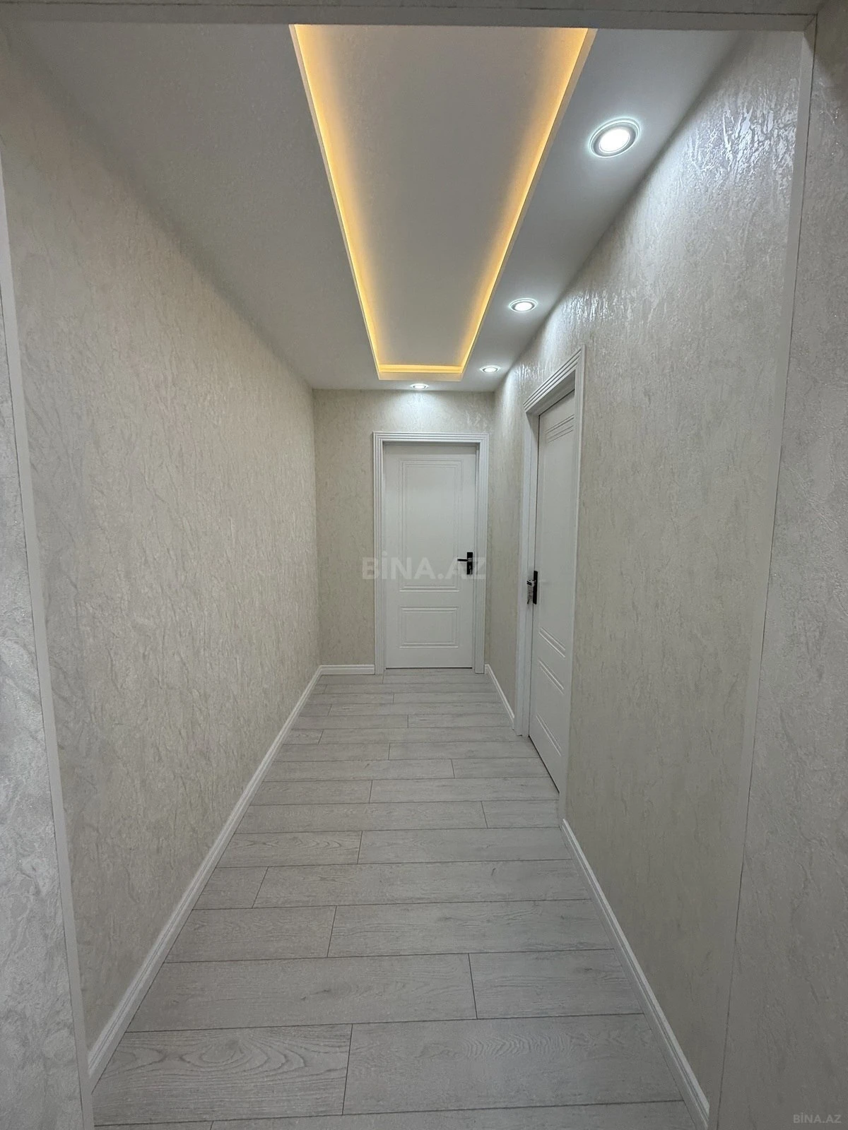 Satılır 2 otaqlı mənzil 68 m²