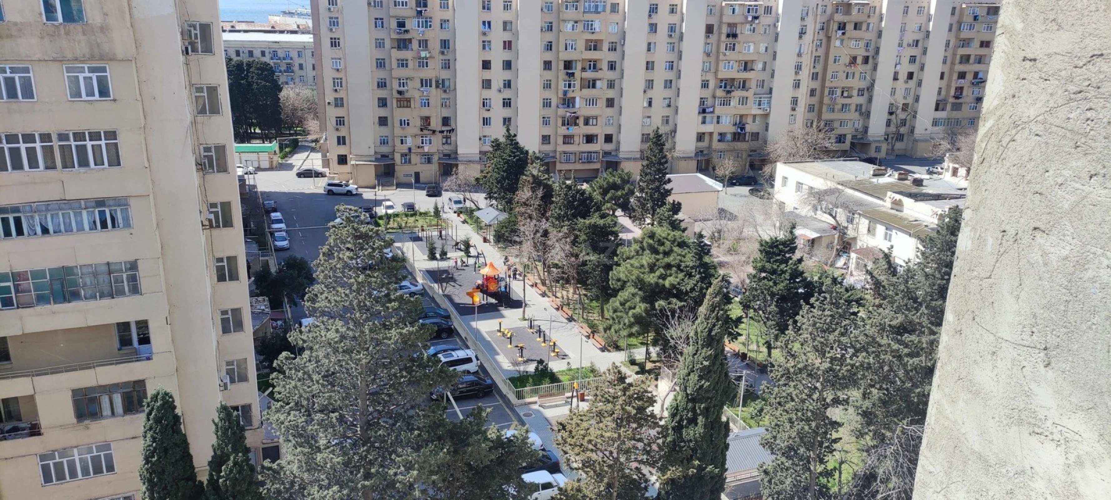 Satılır 2 otaqlı mənzil 74 m²