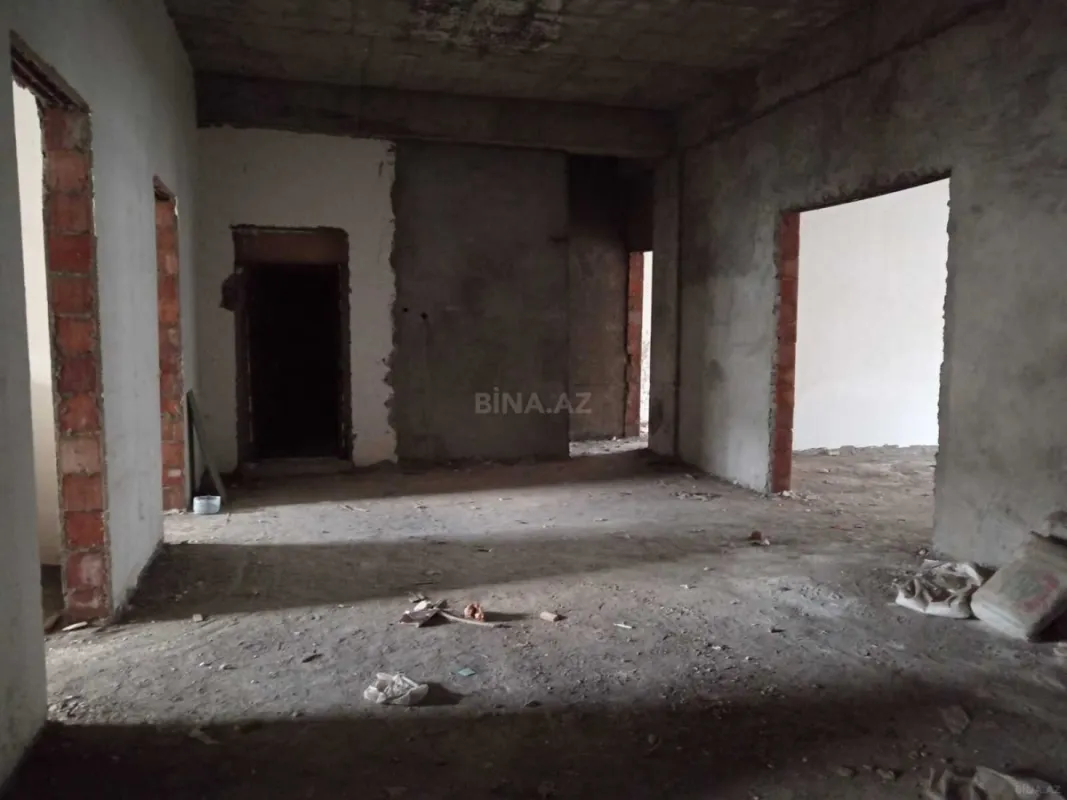 Satılır 5 otaqlı mənzil 250 m²