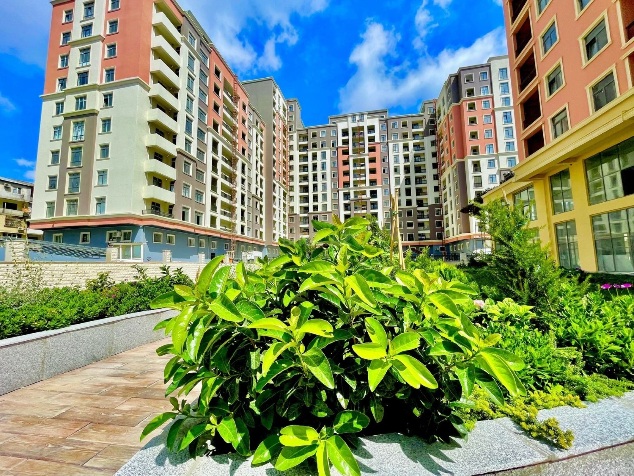 Satılır 3 otaqlı mənzil 126 m²