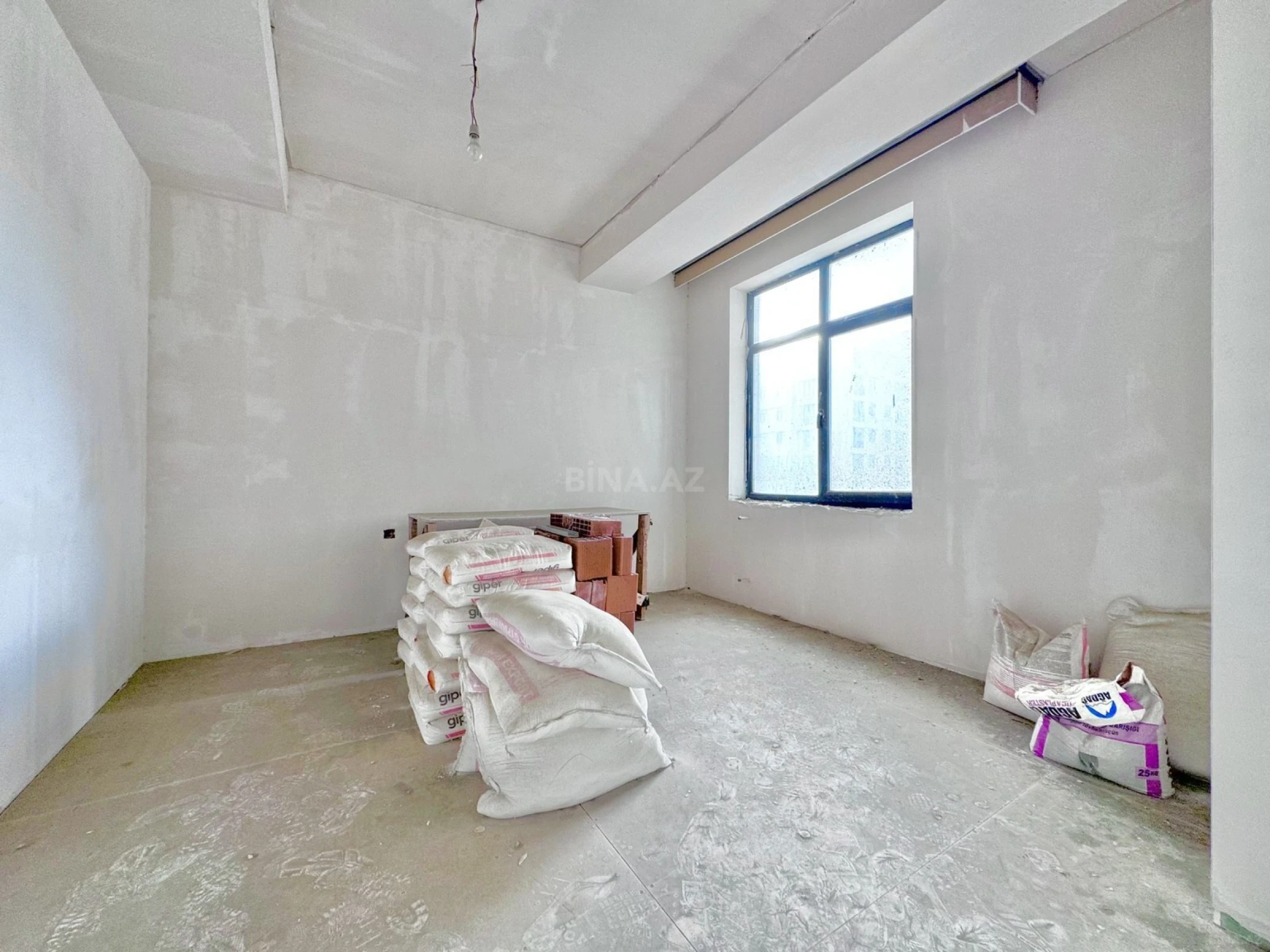 Satılır 3 otaqlı mənzil 126 m²