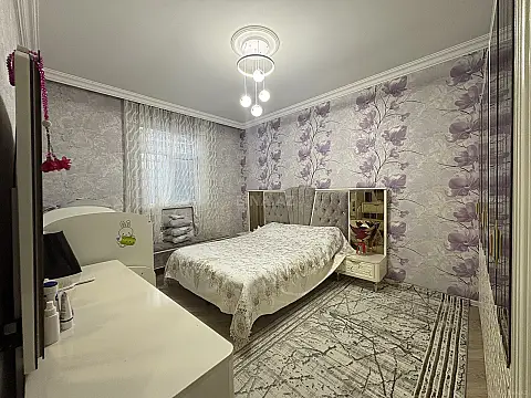 Satılır 4 otaqlı həyət evi 180 m²