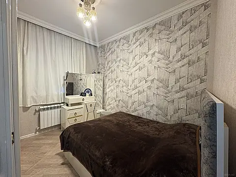 Satılır 4 otaqlı həyət evi 180 m²