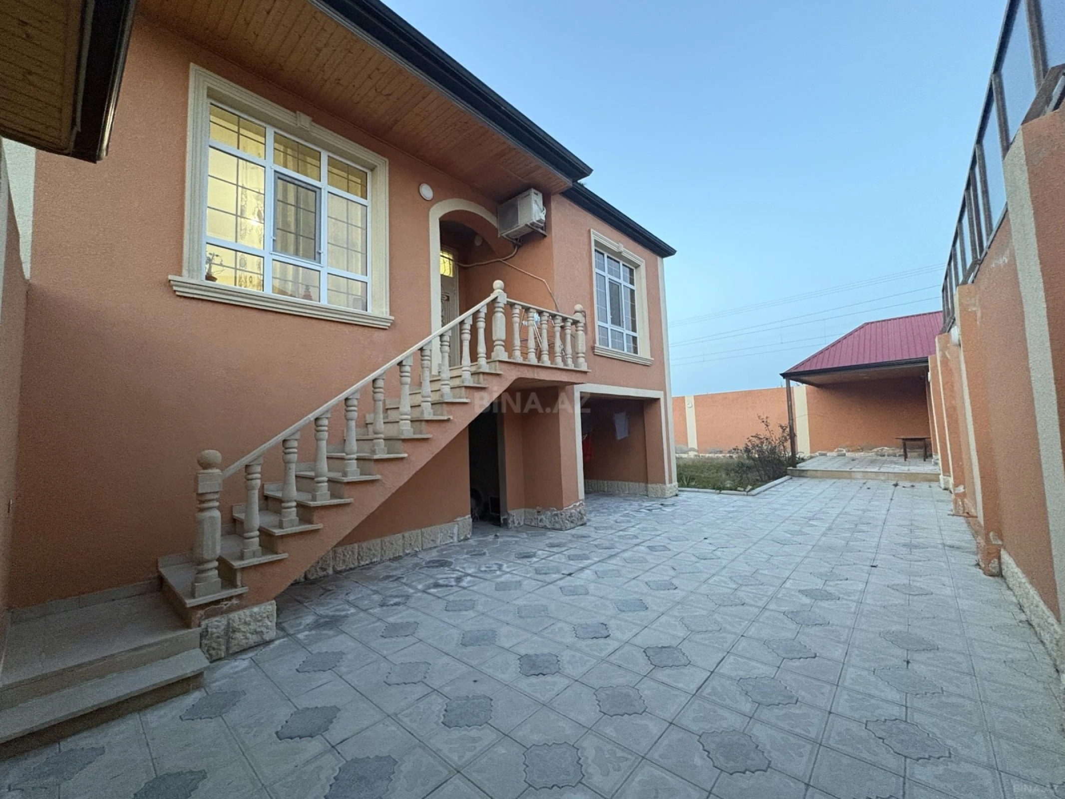Satılır 4 otaqlı həyət evi 180 m²