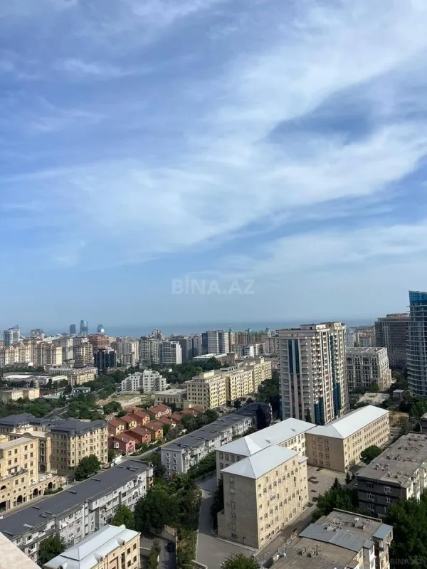 Satılır 4 otaqlı mənzil 140 m²