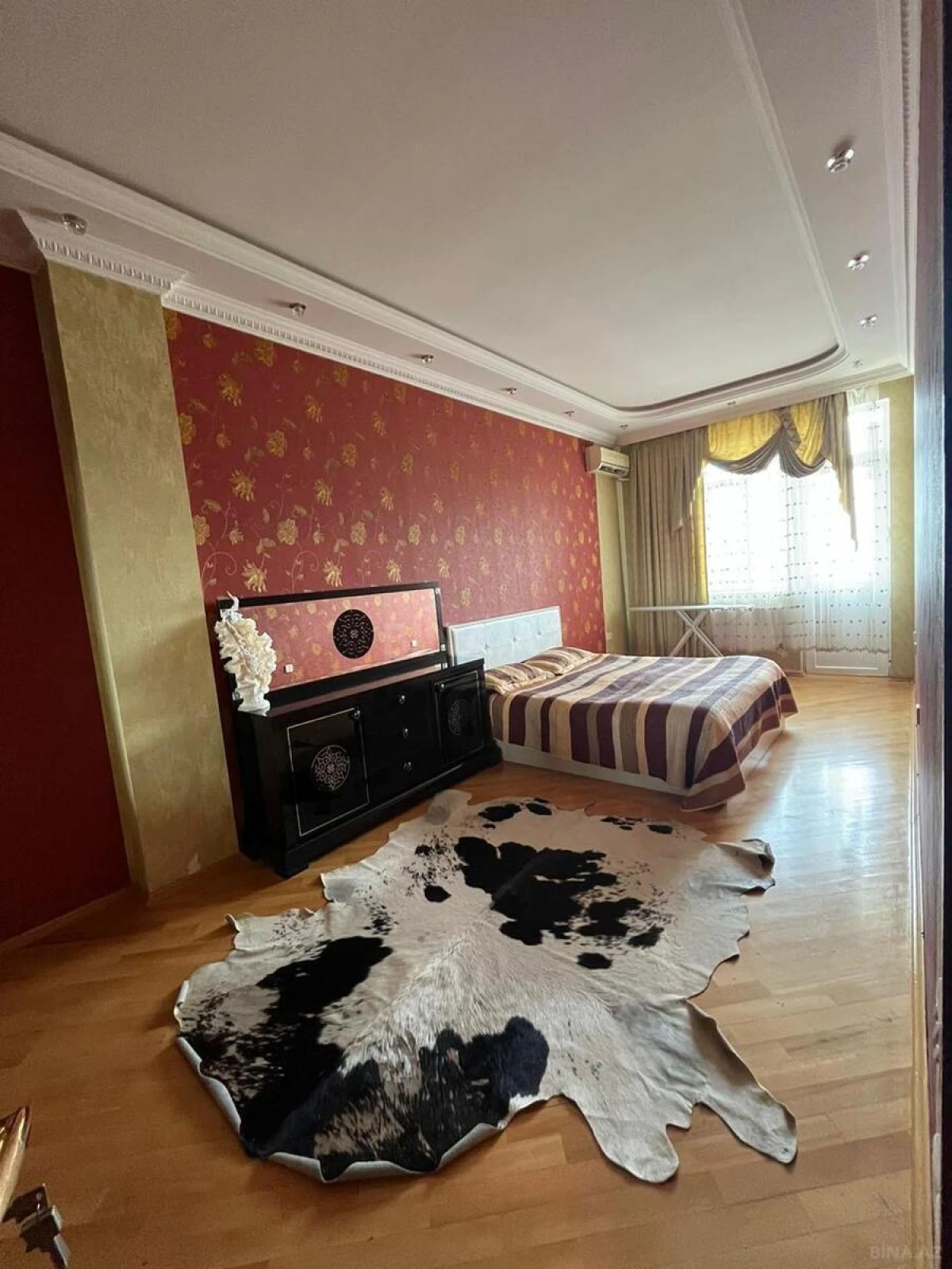 Satılır 4 otaqlı mənzil 140 m²
