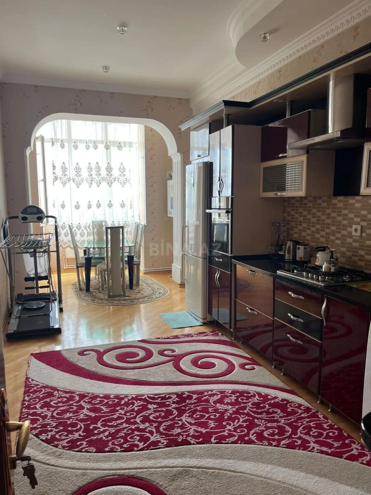 Satılır 4 otaqlı mənzil 140 m²