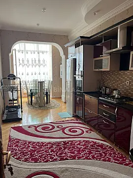 Satılır 4 otaqlı mənzil 140 m²