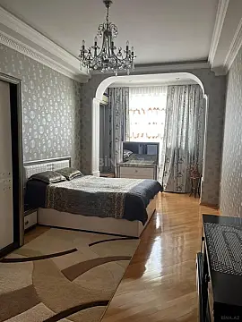 Satılır 4 otaqlı mənzil 140 m²