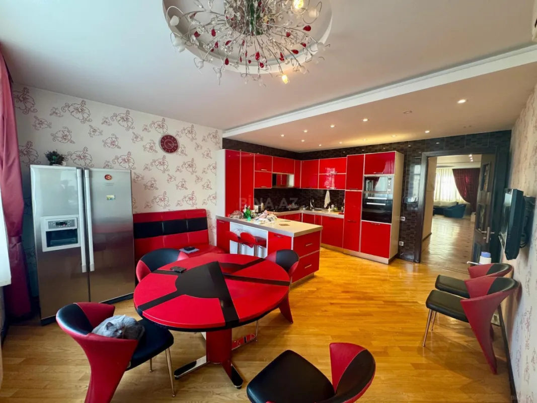 Kirayə verilir 3 otaqlı mənzil 150 m²