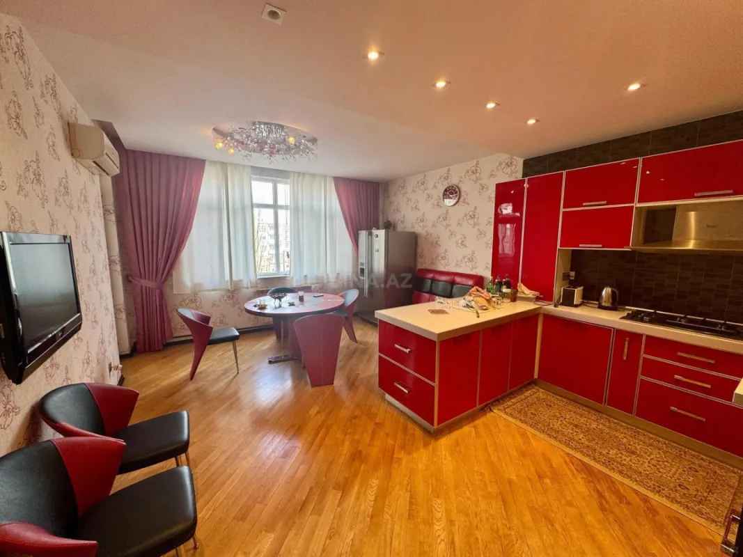 Kirayə verilir 3 otaqlı mənzil 150 m²