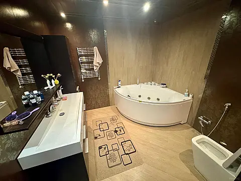 Kirayə verilir 3 otaqlı mənzil 150 m²