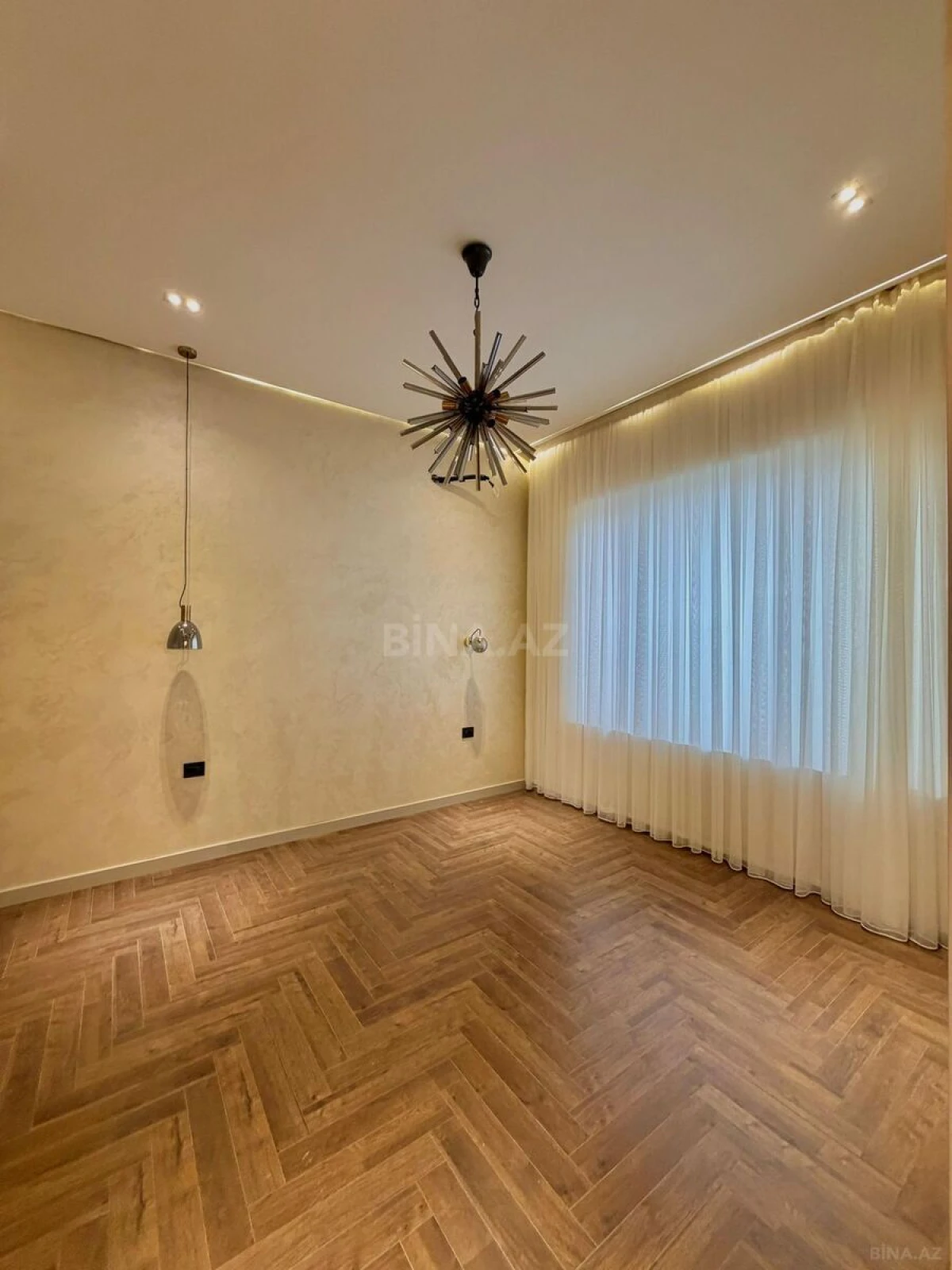 Satılır 5 otaqlı həyət evi 400 m²