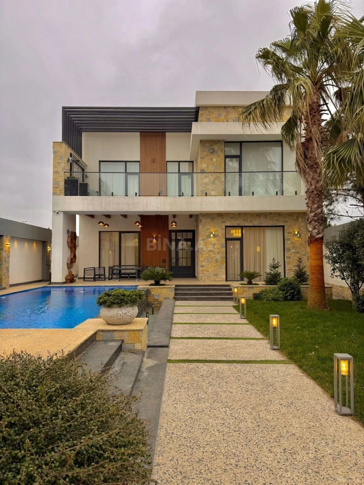 Satılır 5 otaqlı həyət evi 400 m²