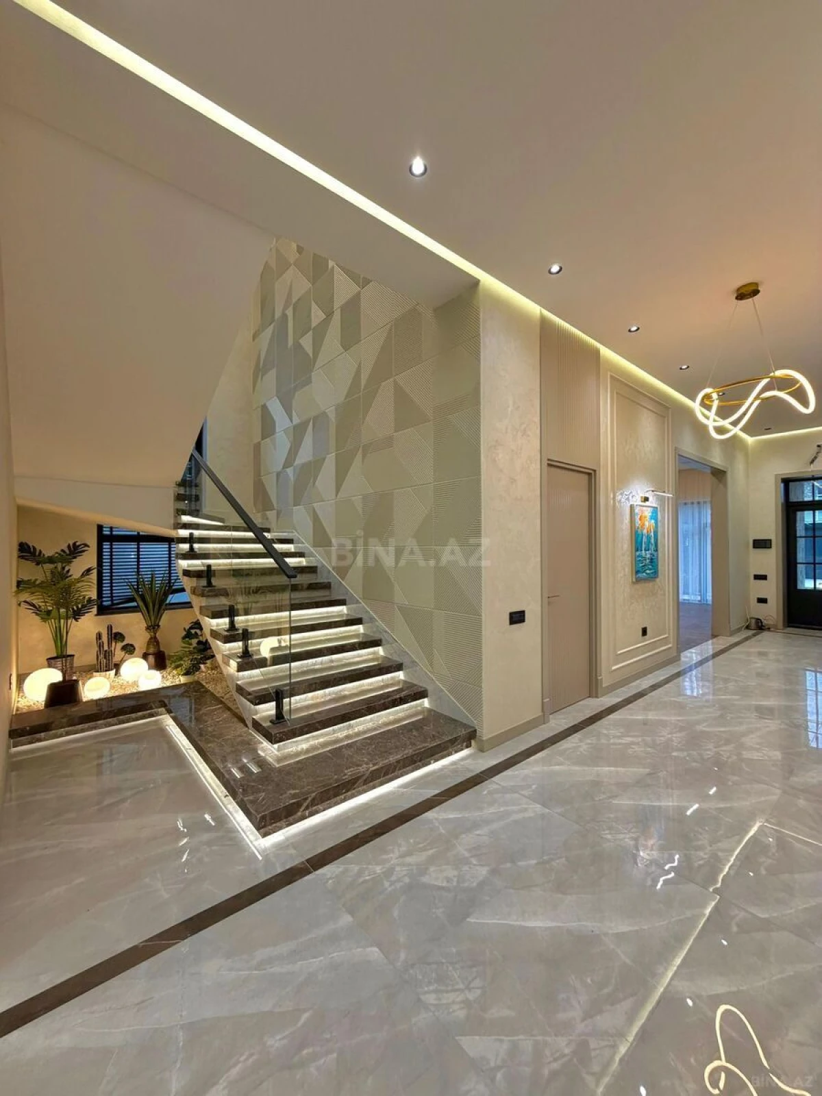 Satılır 5 otaqlı həyət evi 400 m²