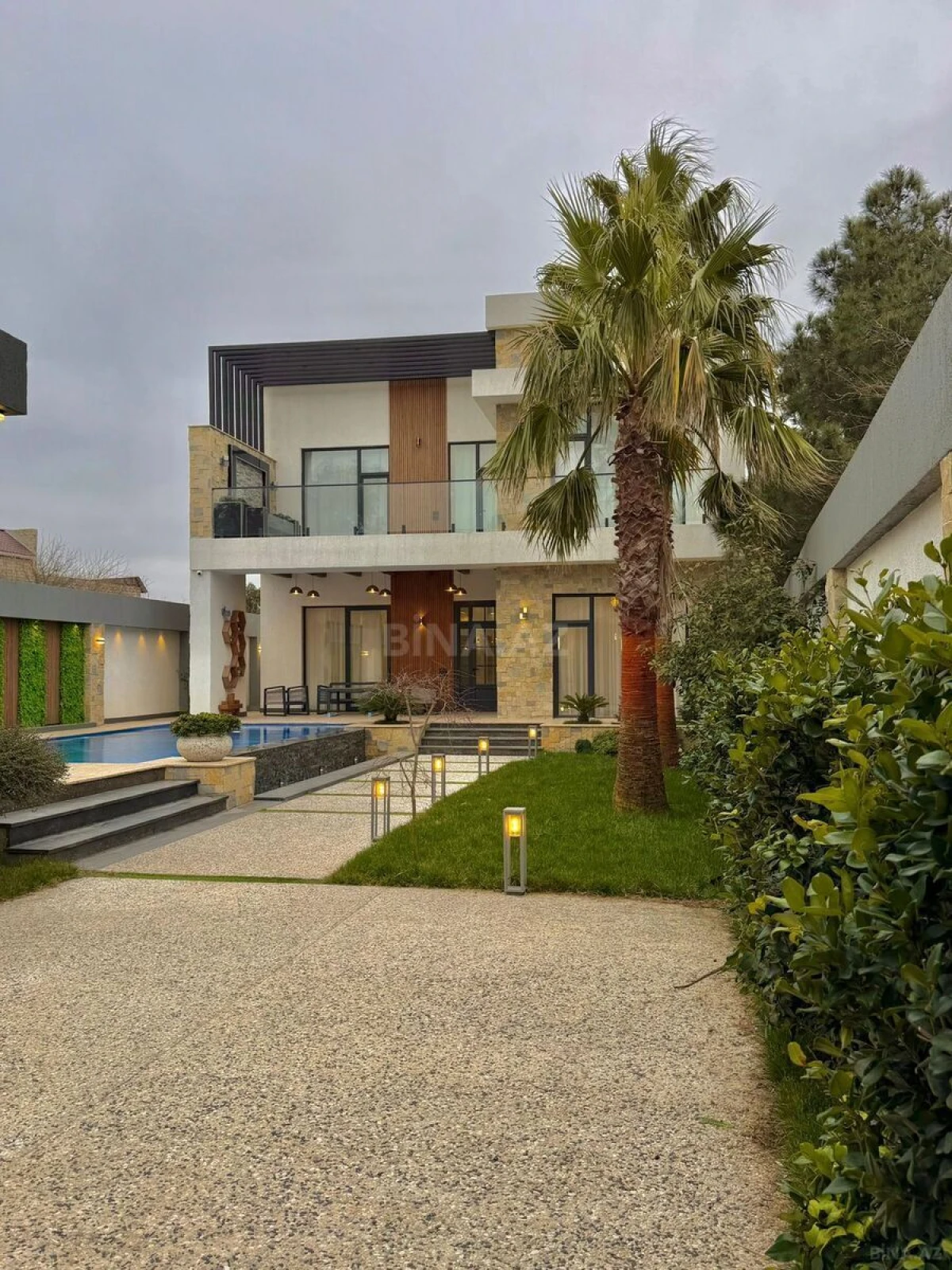 Satılır 5 otaqlı həyət evi 400 m²