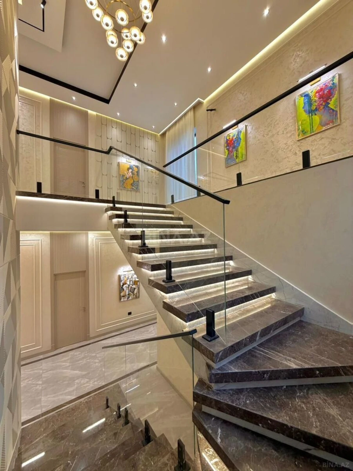 Satılır 5 otaqlı həyət evi 400 m²