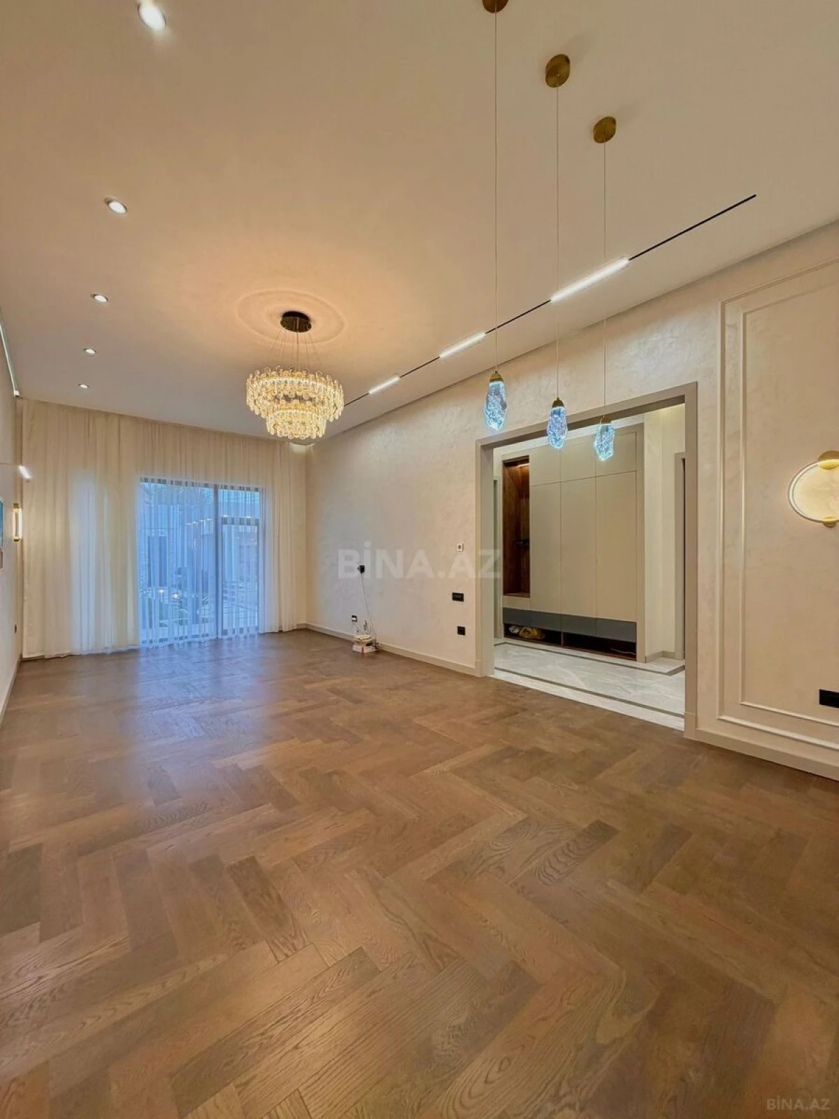 Satılır 5 otaqlı həyət evi 400 m²