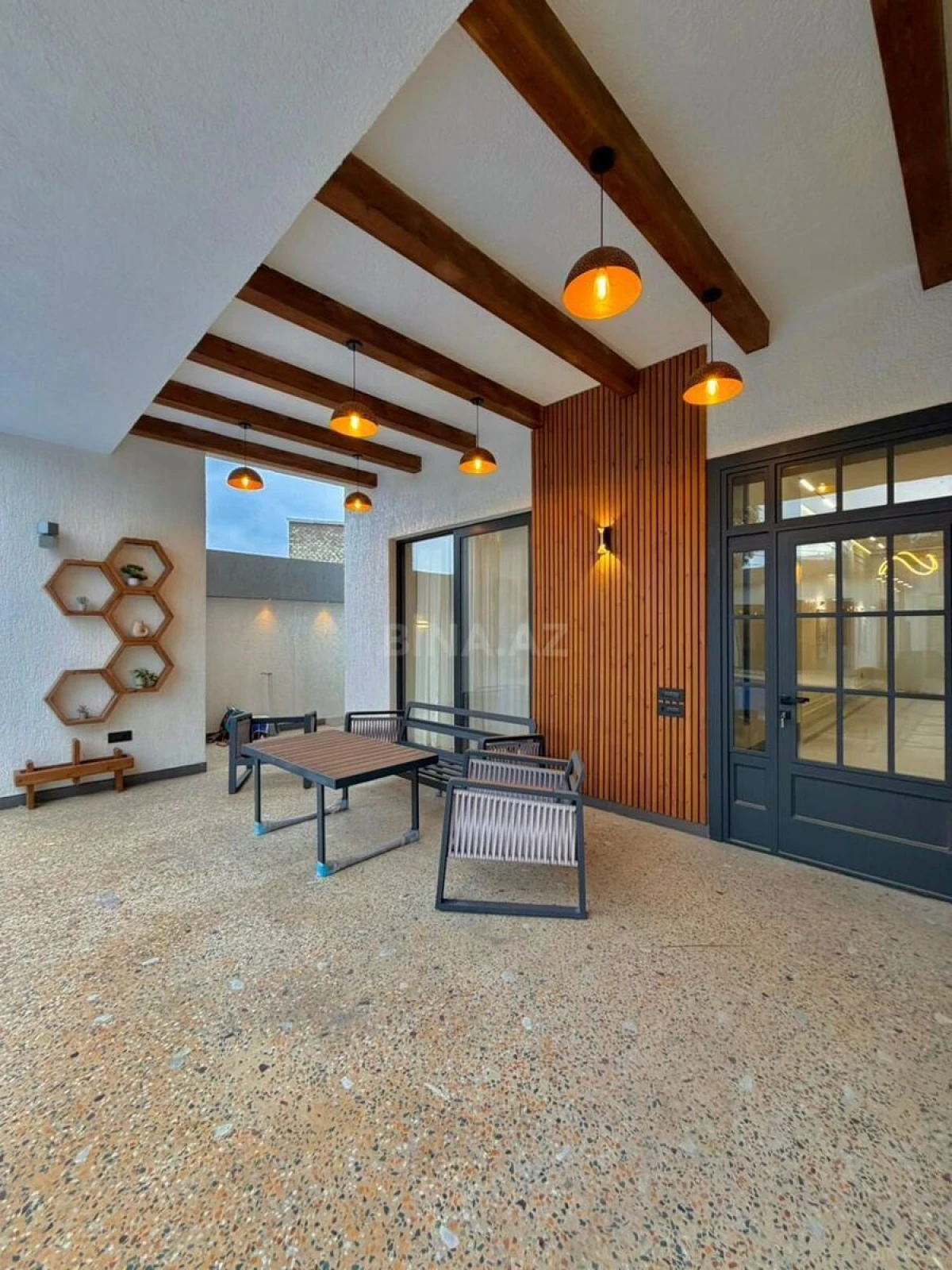 Satılır 5 otaqlı həyət evi 400 m²