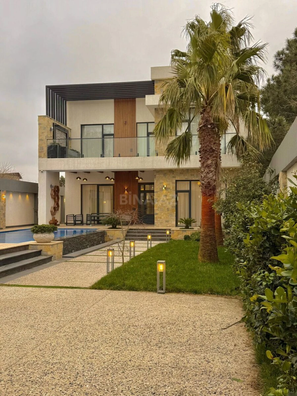 Satılır 5 otaqlı həyət evi 400 m²