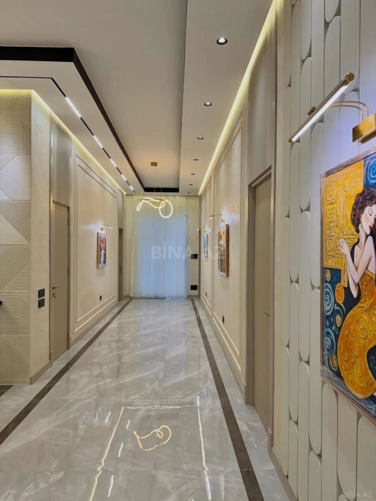 Satılır 5 otaqlı həyət evi 400 m²