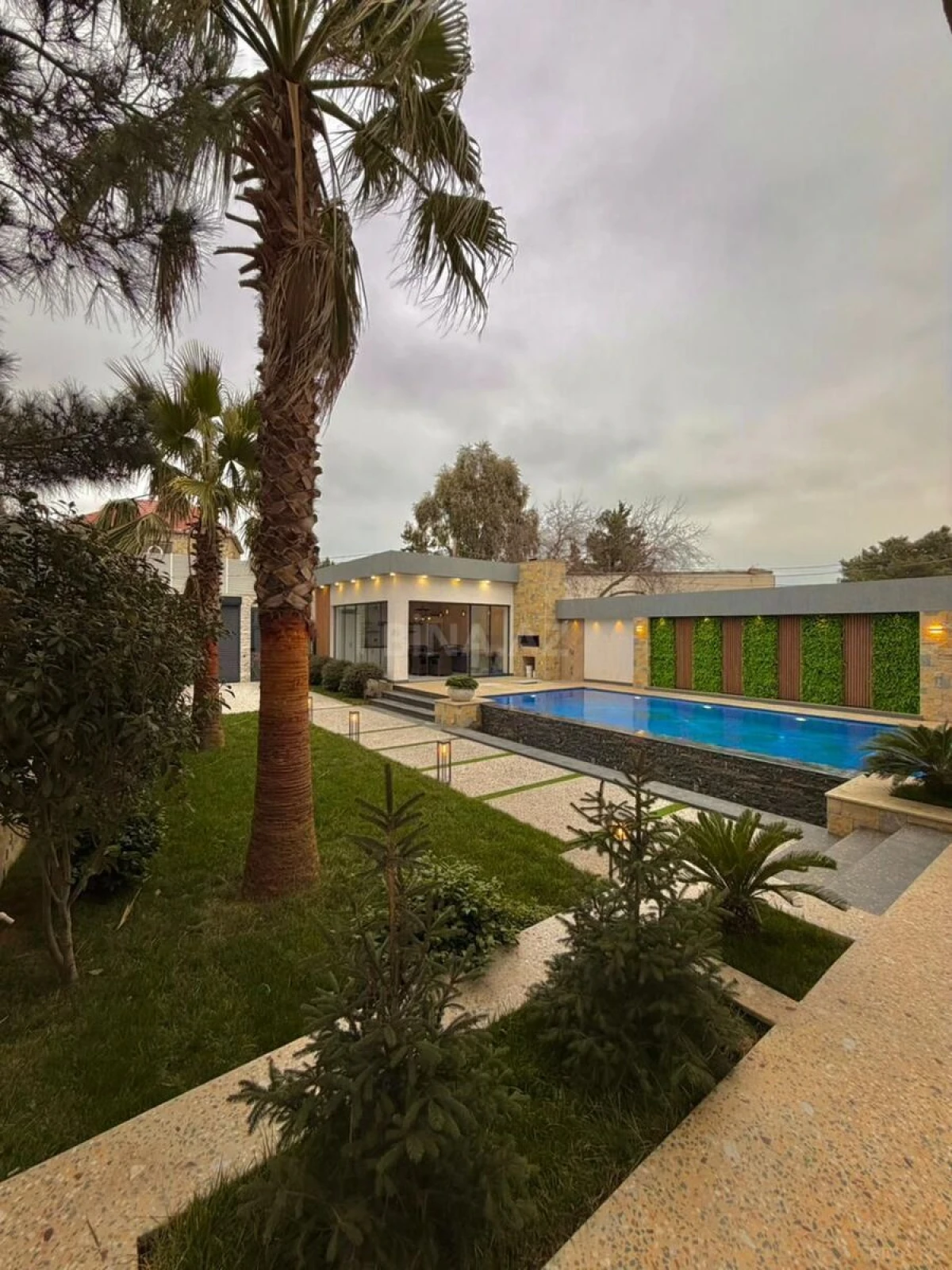 Satılır 5 otaqlı həyət evi 400 m²