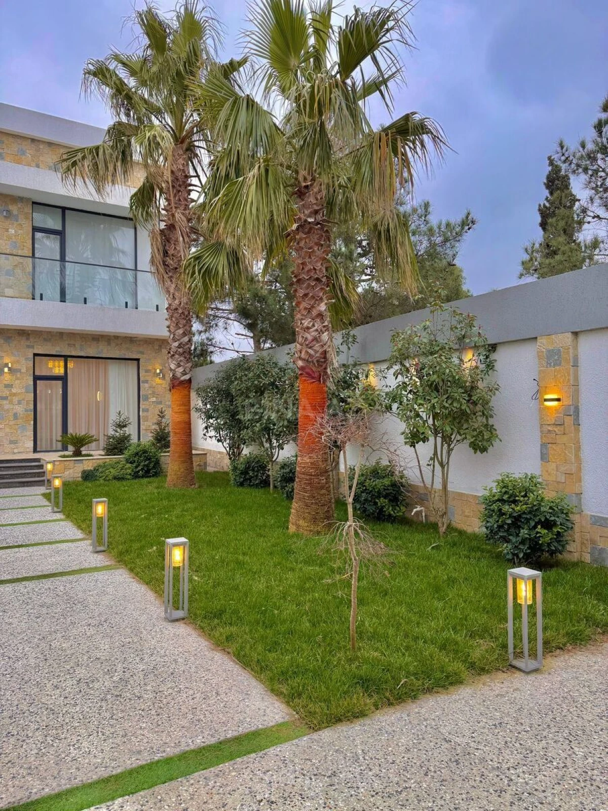 Satılır 5 otaqlı həyət evi 400 m²