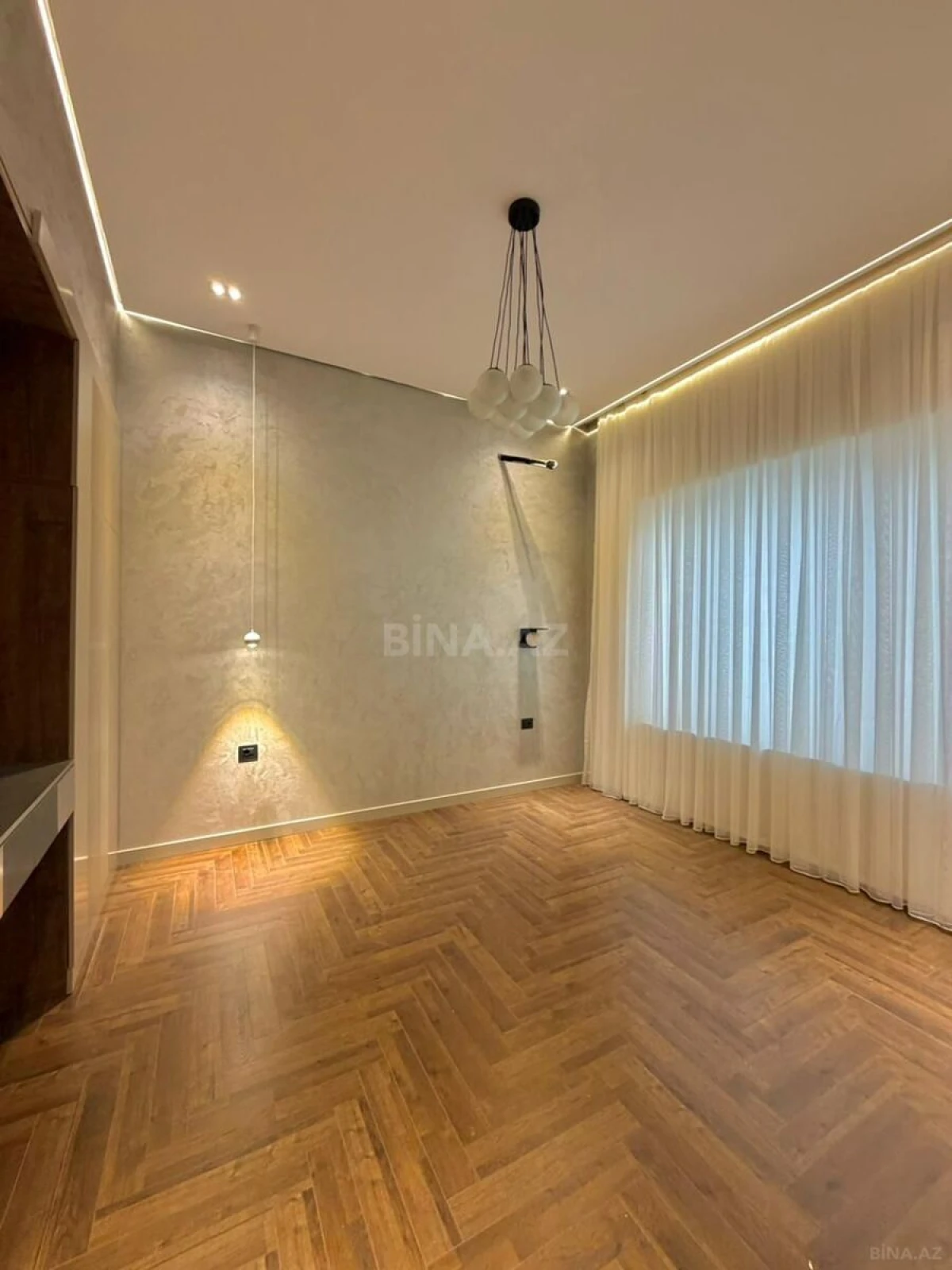 Satılır 5 otaqlı həyət evi 400 m²