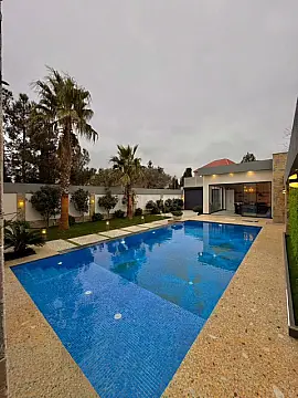 Satılır 5 otaqlı həyət evi 400 m²