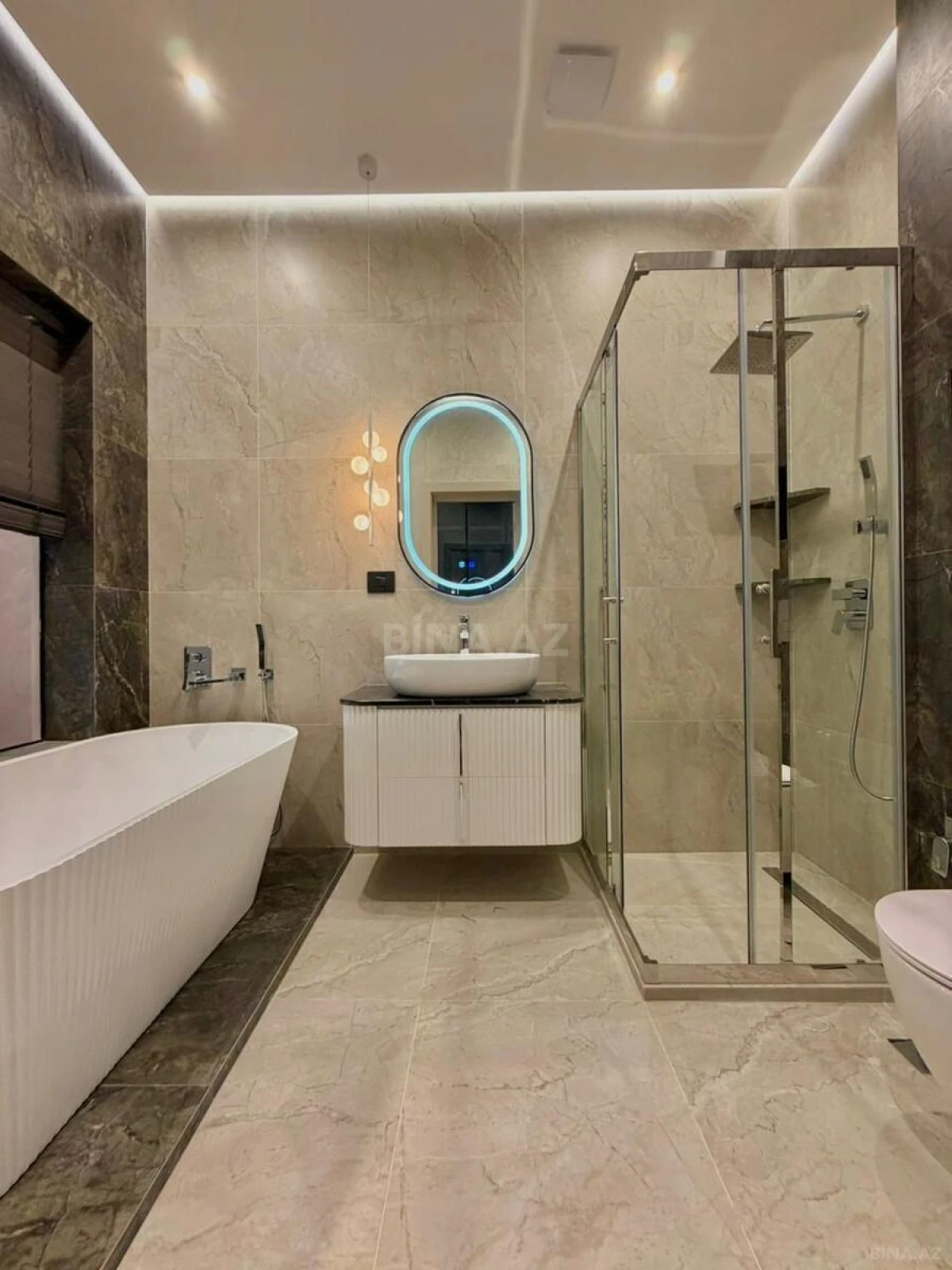 Satılır 5 otaqlı həyət evi 400 m²