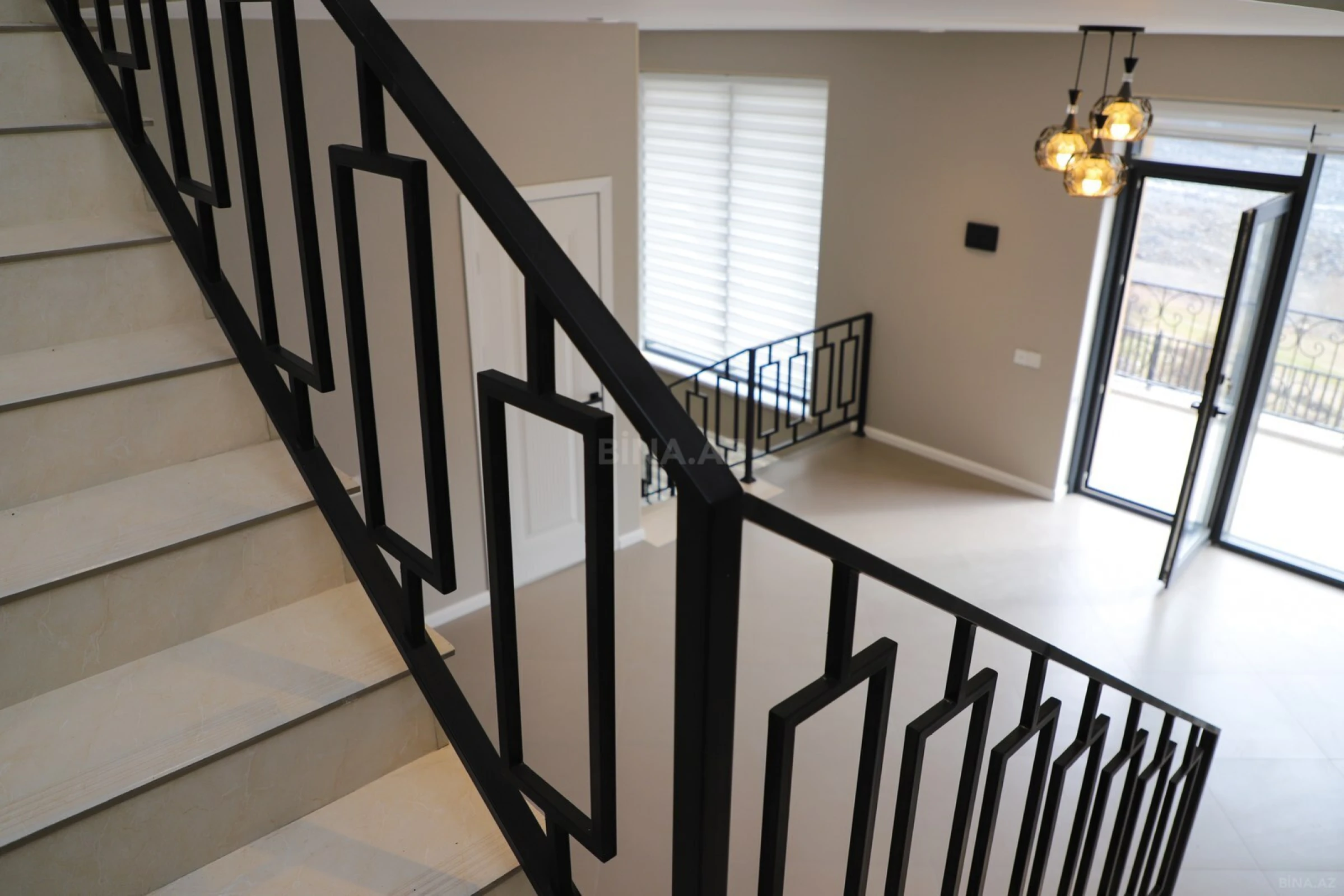 Kirayə verilir 6 otaqlı həyət evi 300 m²