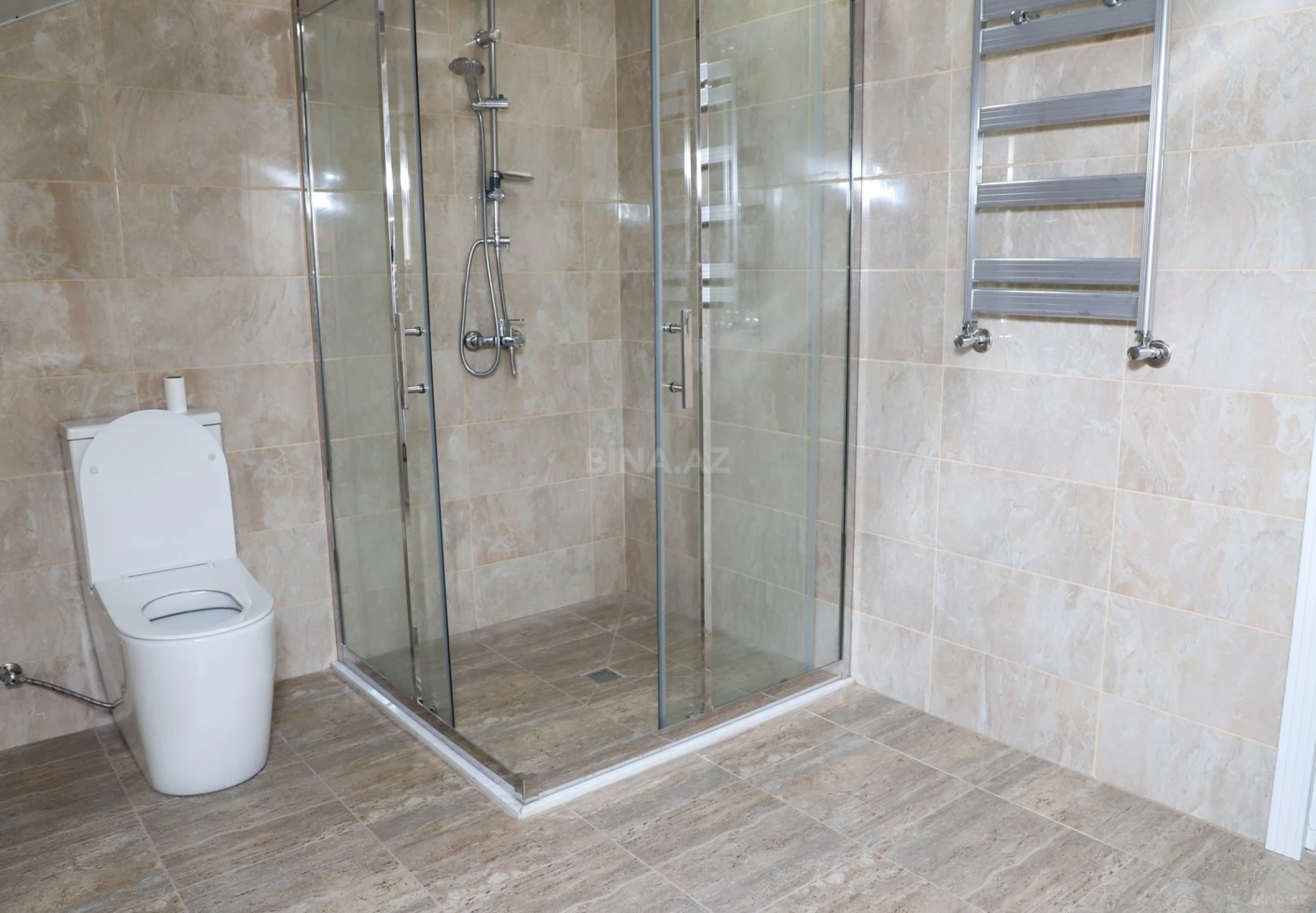 Kirayə verilir 6 otaqlı həyət evi 300 m²