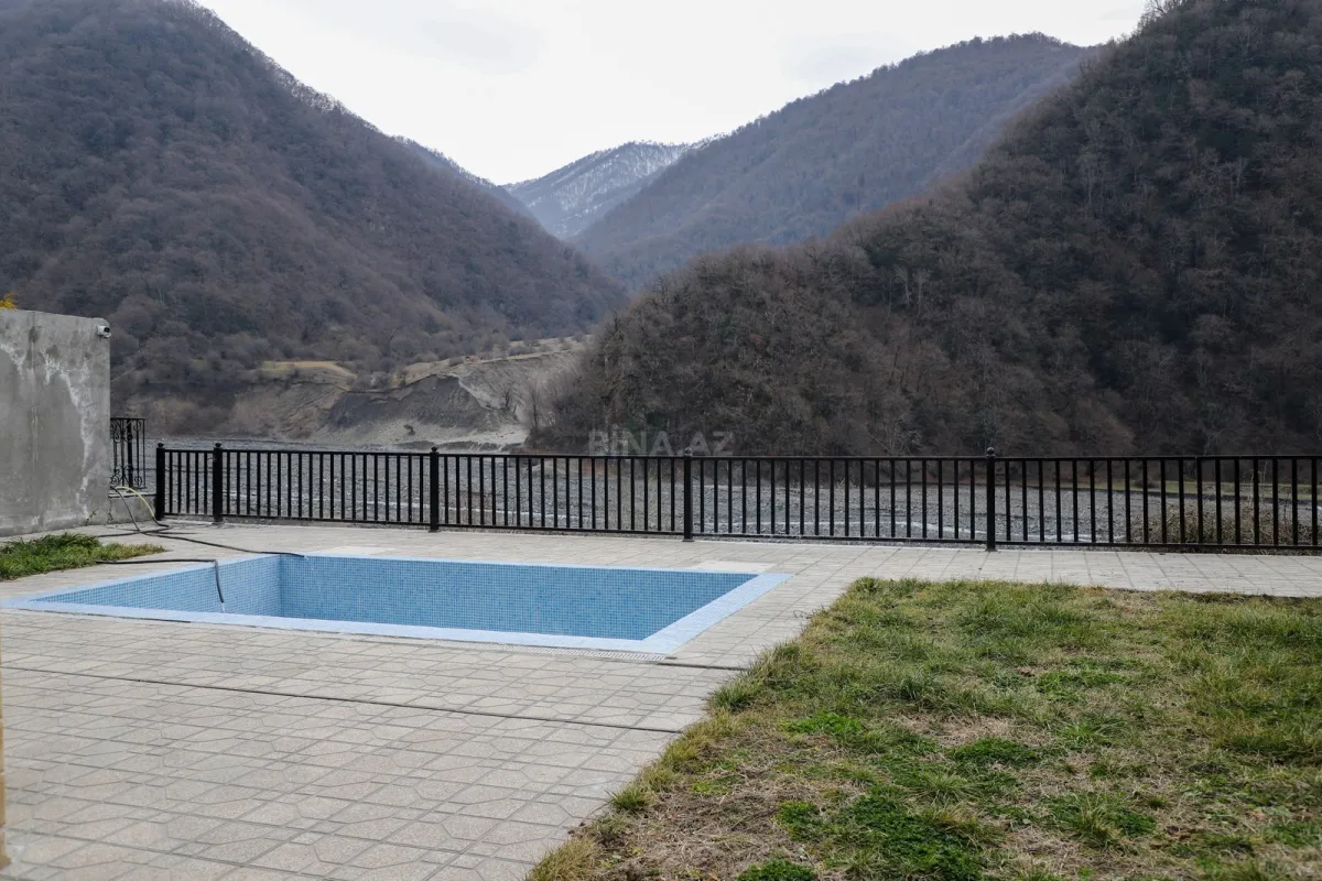 Kirayə verilir 6 otaqlı həyət evi 300 m²