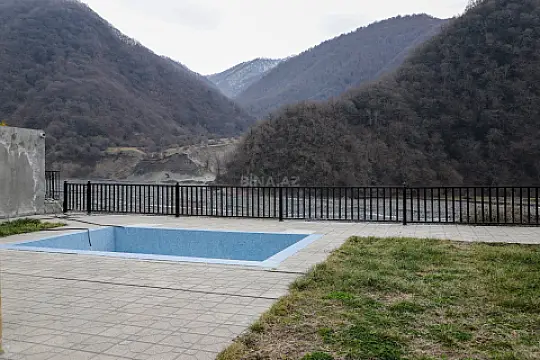 Kirayə verilir 6 otaqlı həyət evi 300 m²