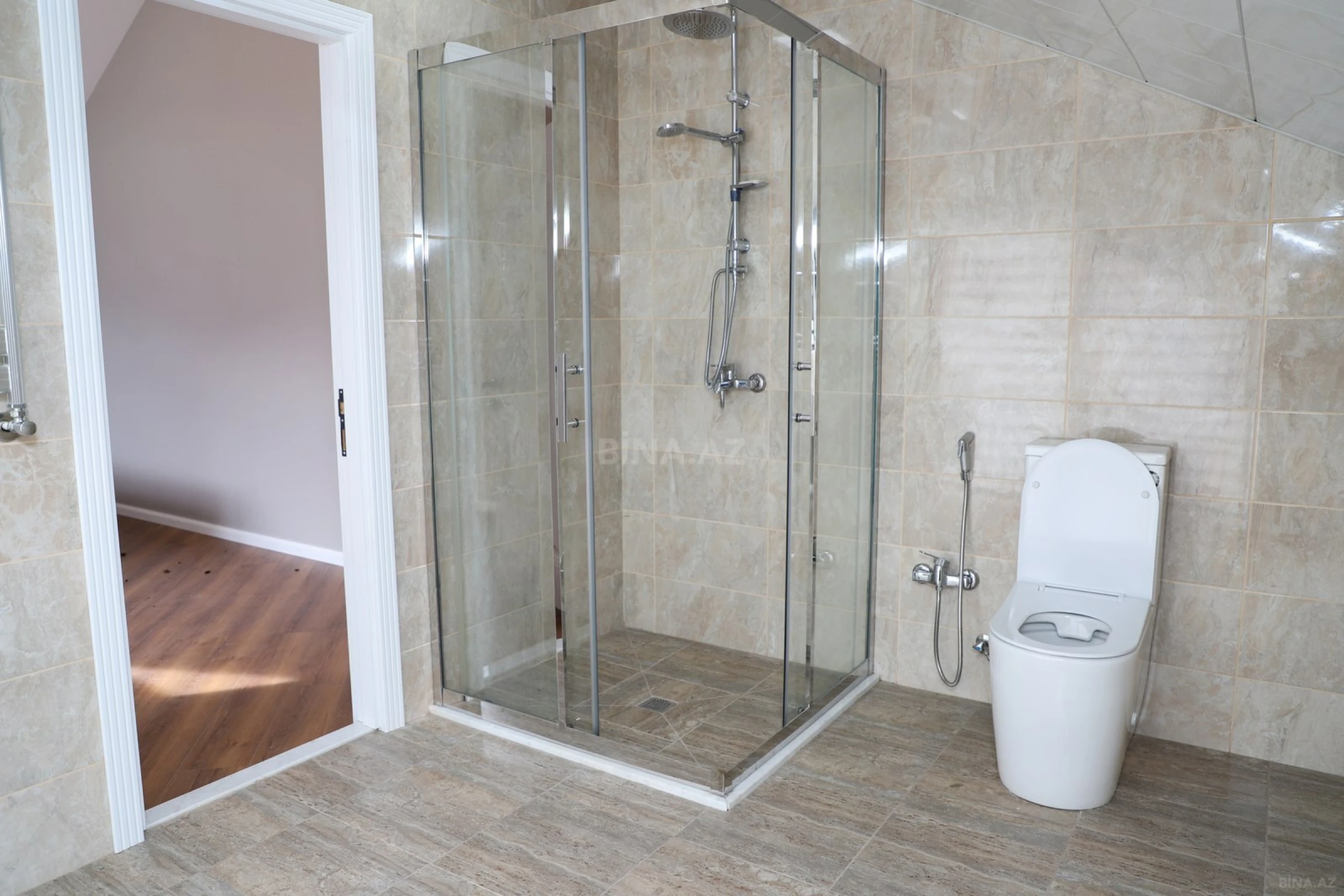 Kirayə verilir 6 otaqlı həyət evi 300 m²