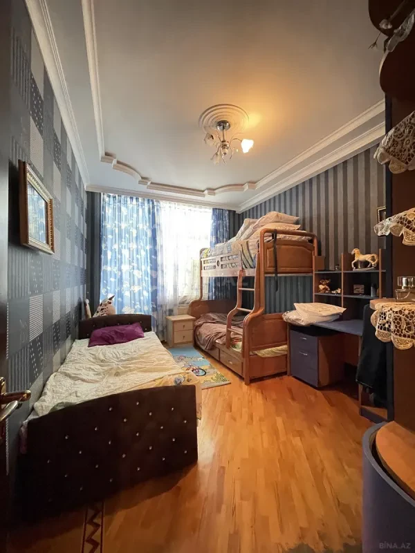 Satılır 3 otaqlı mənzil 128 m²