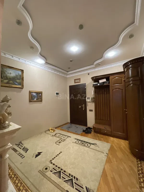 Satılır 3 otaqlı mənzil 128 m²