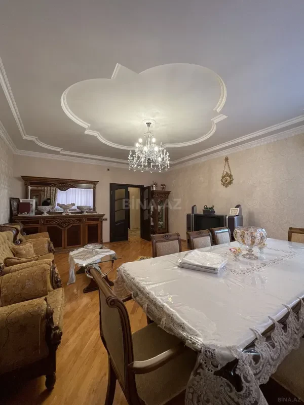 Satılır 3 otaqlı mənzil 128 m²