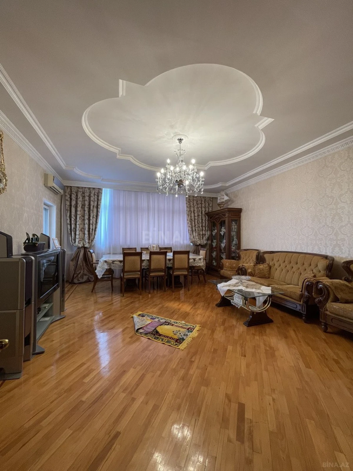 Satılır 3 otaqlı mənzil 128 m²
