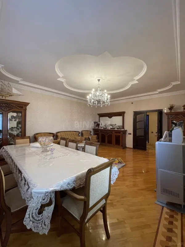 Satılır 3 otaqlı mənzil 128 m²