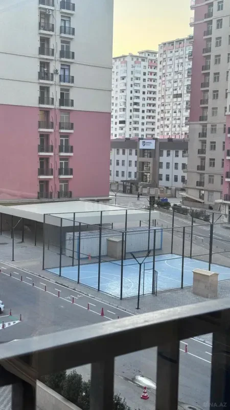 Kirayə verilir 2 otaqlı mənzil 67 m²