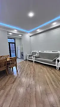 Kirayə verilir 2 otaqlı mənzil 67 m²