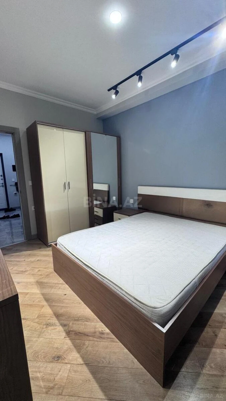 Kirayə verilir 2 otaqlı mənzil 67 m²